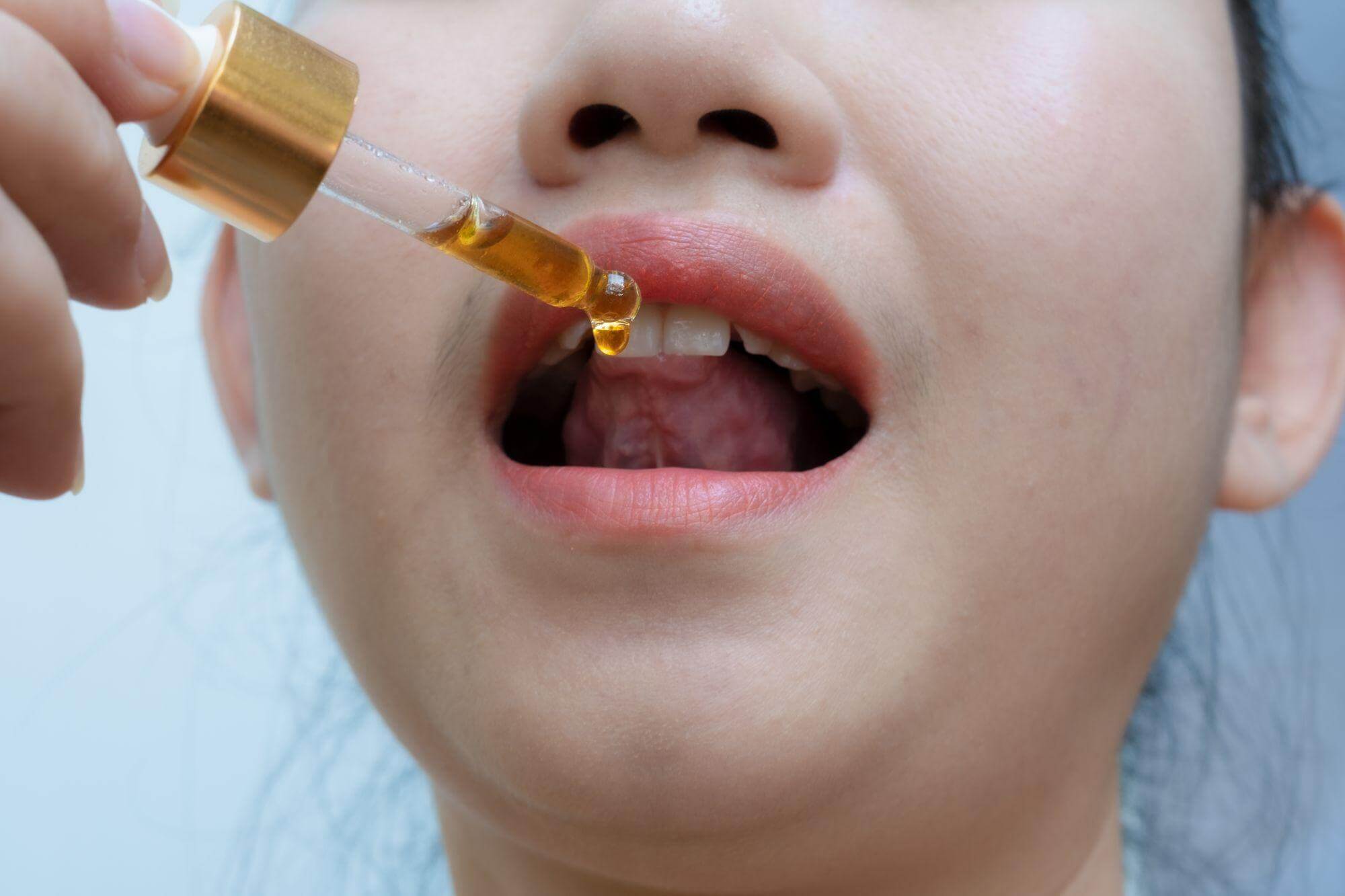 Taking medicinal cannabis oil
